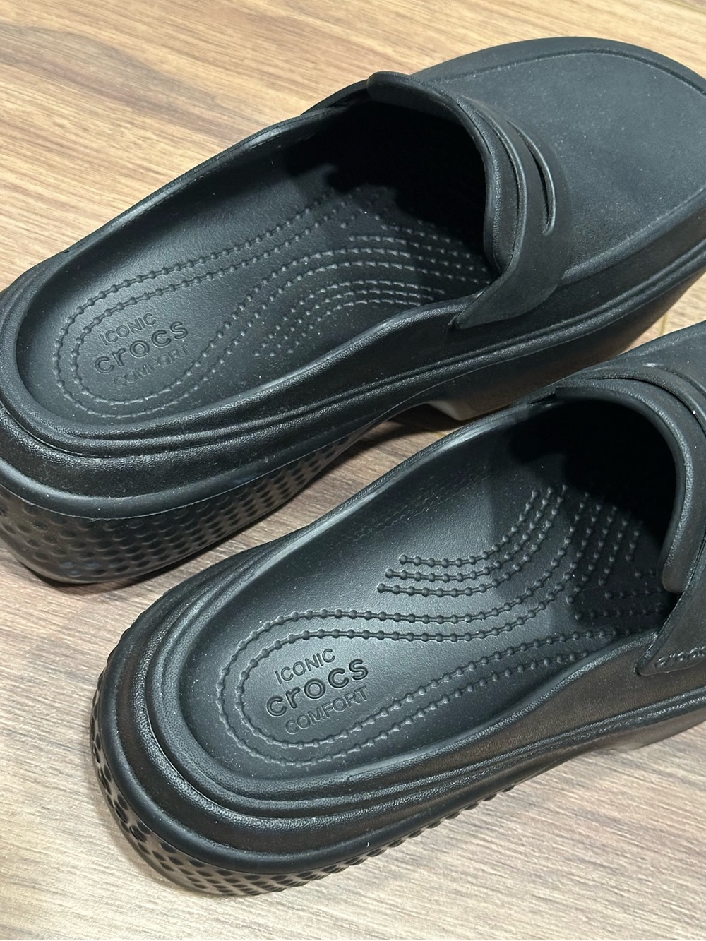 Crocs Stomp Loafer in Black Size 6 - Picture 10 of 13